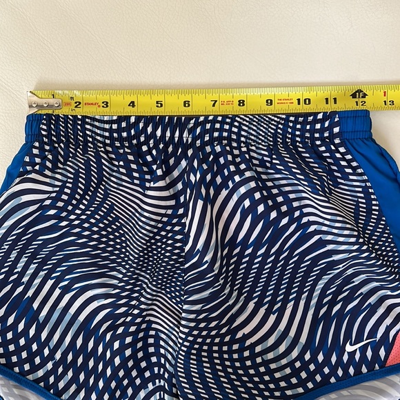 Nike Girl’s athletic running shorts-size L - Picture 6 of 9